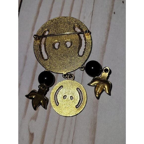 VTG Beautiful Fleur de Lis Brooch Brass Victorian Style Round Black Bead Dangle - Picture 3 of 3